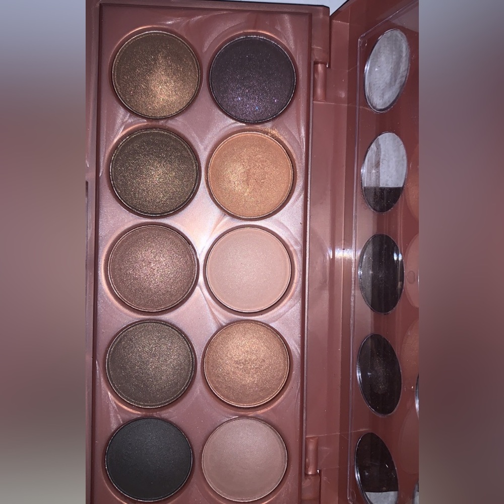 Eyeshadow deal - Picture 2 of 2